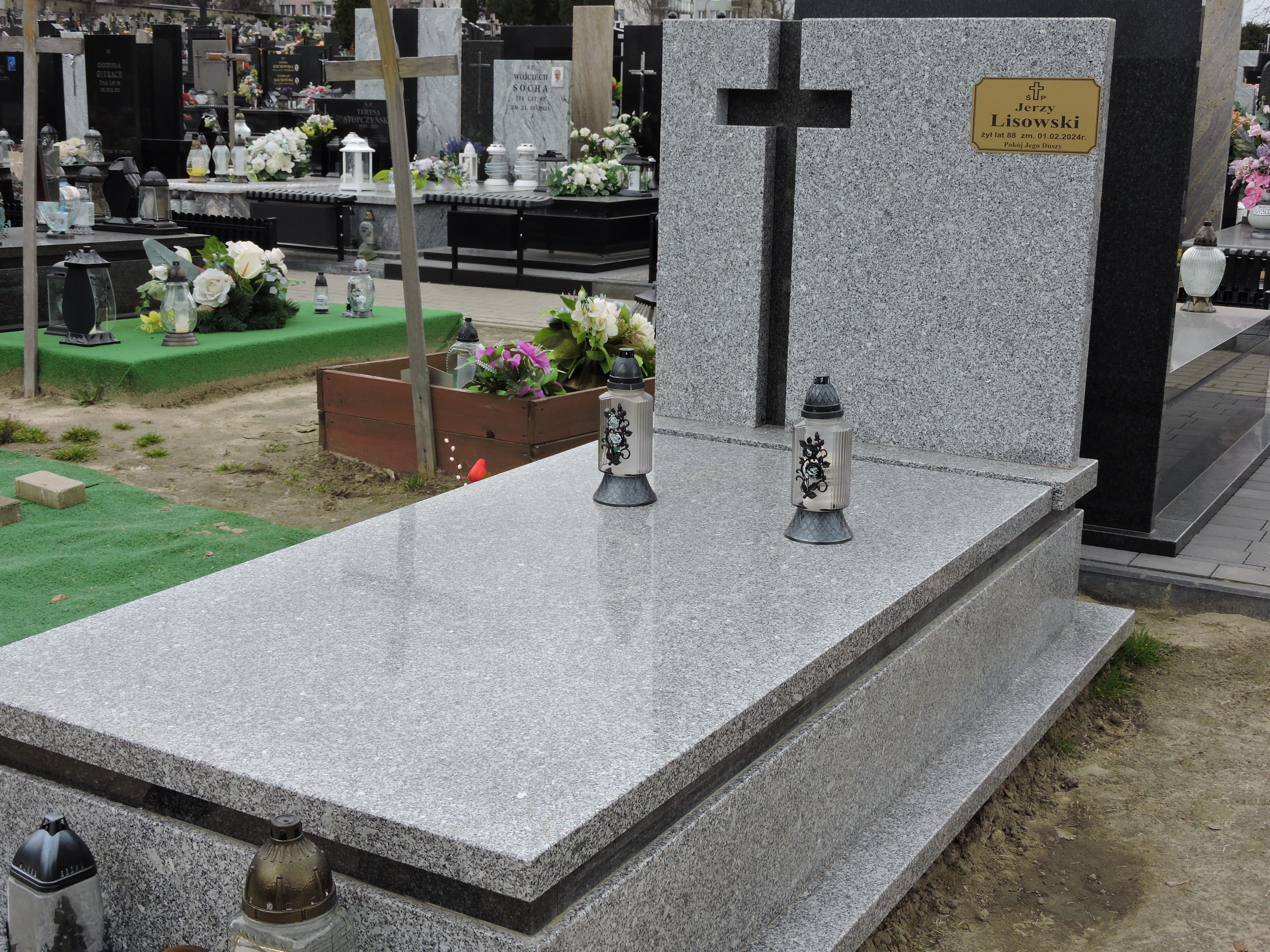 Jerzy Lisowski 1935 Rawa Mazowiecka - Grobonet - Wyszukiwarka osób pochowanych